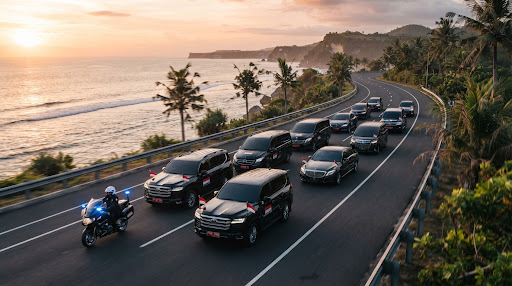 Konvoi mobilitas korporasi di sepanjang jalan pesisir